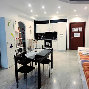 Apartamento For - - Metro B, Roma